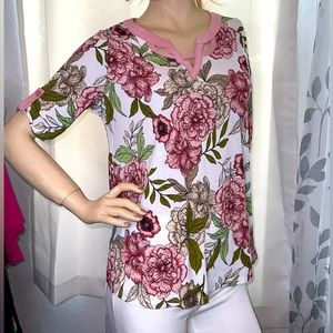 5 for $20 🌹 NWOT pink floral top Sz M